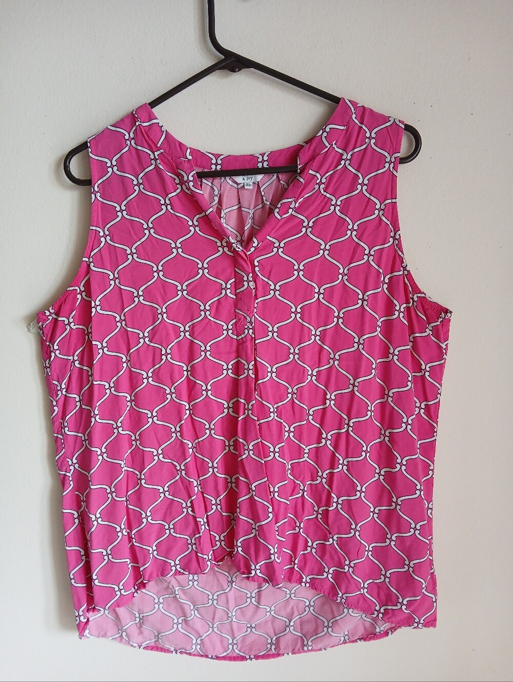 Crown & Ivy Sleeveless Top Pink White Size XL